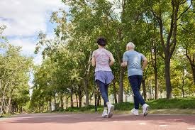 狼记：爱德华兹在末节告诉教练组，他不想按常规轮换下场休息